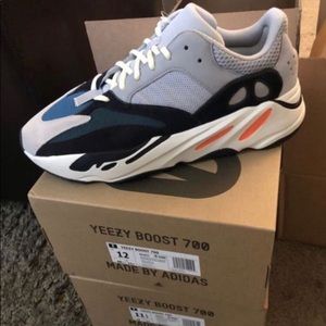 yeezy 700 wave runners